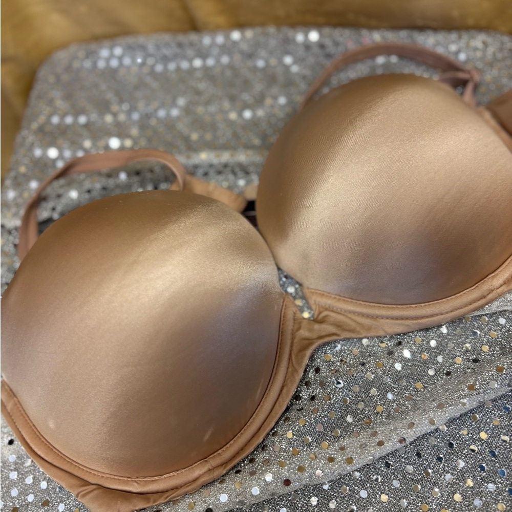 Victoria's Secret Tan Bra‎